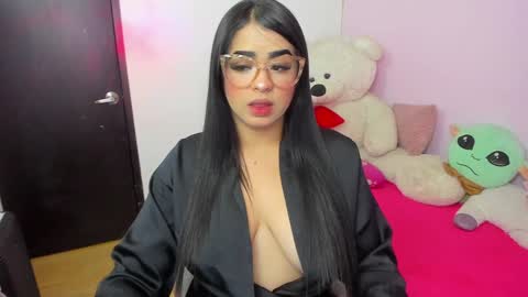Snapshot of mia_j51 chatting on January 2025 11:22:01 PM Mia J Abbey online show from January 2025 11:22:01 PM
