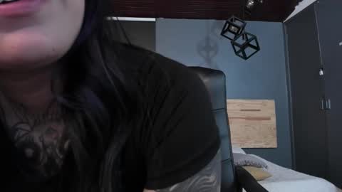 Snapshot of mia_jagger chatting on December 2024 02:01:02 AM Val online show from December 2024 02:01:02 AM