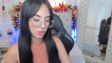 Snapshot of mia_jonnees chatting on December 2024 01:11:02 PM online show from December 2024 01:11:02 PM