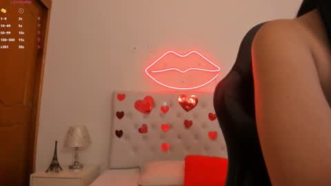 Snapshot of mia_jonnees chatting on February 2025 12:43:02 PM online show from February 2025 12:43:02 PM