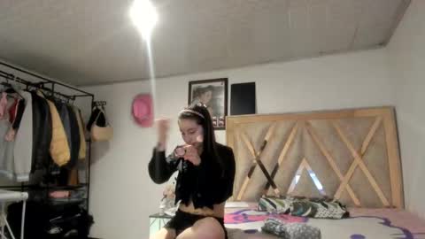 mia kaneee online show from October 2025 08:21:02 PM