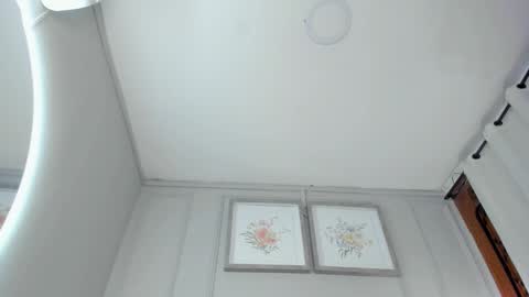 Mia online show from January 2026 10:36:01 PM