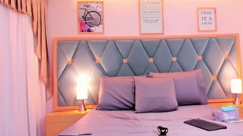 Snapshot of mia_littledoll chatting on November 2025 04:18:01 AM Mia online show from November 2025 04:18:01 AM