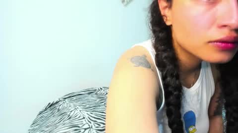 Mia online show from October 2025 09:46:02 AM