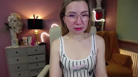 Mia online show from December 2024 07:38:02 AM