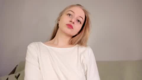 Snapshot of mia_meows chatting on April 2026 06:40:02 AM Mia here Appreciate your support online show from April 2026 06:40:02 AM