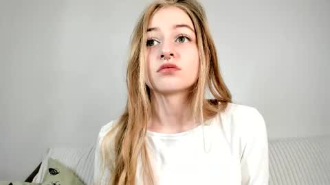 Snapshot of mia_meows chatting on April 2026 07:31:01 AM Mia here Appreciate your support online show from April 2026 07:31:01 AM