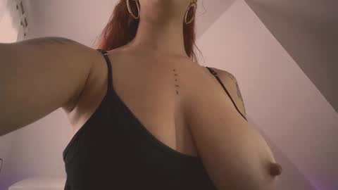 mia independent model online show from December 2025 02:12:02 PM