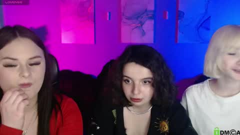 mia_mooon_ online show from April 2026 12:29:02 PM