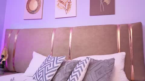 Mia online show from March 2026 12:08:01 PM