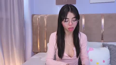Mia online show from June 2026 08:40:02 PM
