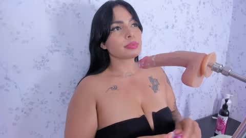 mia novoa online show from April 2026 11:32:02 PM