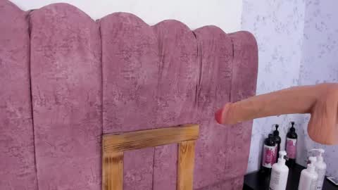 mia novoa online show from May 2026 08:05:02 PM