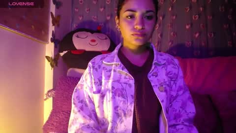 Snapshot of mia_petitebaby chatting on May 2026 12:54:01 PM Ma online show from May 2026 12:54:01 PM
