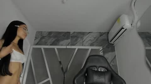 mia_petiteht online show from June 2026 08:57:02 PM