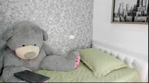 Mia online show from May 2026 02:41:01 AM