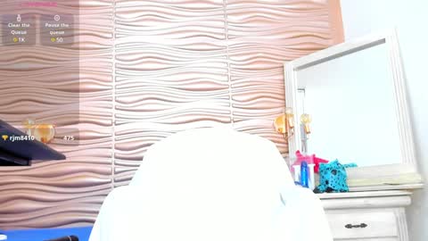 Snapshot of mia_pineda chatting on December 2024 08:32:01 PM Mariana online show from December 2024 08:32:01 PM