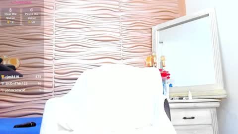 Snapshot of mia_pineda chatting on December 2024 04:00:02 PM Mariana online show from December 2024 04:00:02 PM