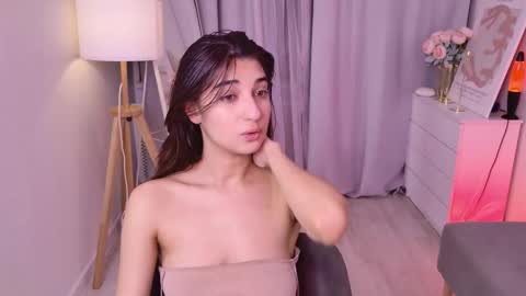 Mia online show from March 2026 03:45:01 PM