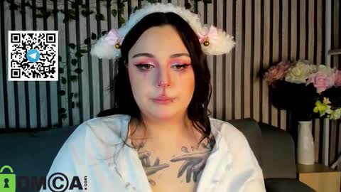 Snapshot of mia_r0ss chatting on October 2025 02:23:02 AM Mia online show from October 2025 02:23:02 AM