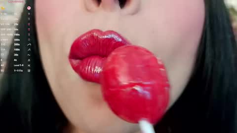 Mia online show from November 2025 08:22:01 PM