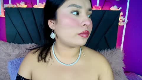 Snapshot of mia_roux13 chatting on December 2024 08:18:02 PM Mia Roux online show from December 2024 08:18:02 PM