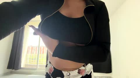 Mia Roux online show from October 2025 06:38:02 PM