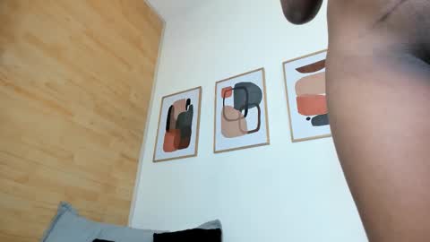 Mia online show from October 2025 07:19:02 PM