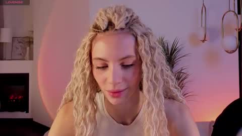 Snapshot of mia_silk chatting on October 2025 06:24:02 AM Mia online show from October 2025 06:24:02 AM