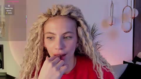 Snapshot of mia_silk chatting on October 2025 06:10:01 AM Mia online show from October 2025 06:10:01 AM