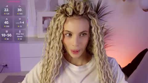 Snapshot of mia_silk chatting on November 2025 06:25:02 AM Mia online show from November 2025 06:25:02 AM