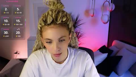 Snapshot of mia_silk chatting on November 2025 06:24:02 AM Mia online show from November 2025 06:24:02 AM