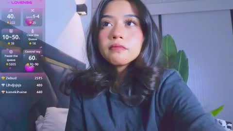 Mia online show from November 2025 01:09:02 PM