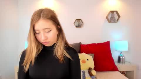 Mia  online show from January 2026 01:04:01 PM