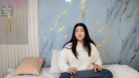 MIA  SUN  online show from October 2025 11:54:02 AM