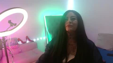 MIA VANTT online show from March 2026 01:03:02 PM