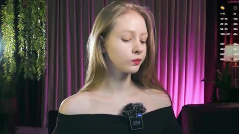 Snapshot of mia_vebes chatting on December 2025 02:58:02 PM Mia online show from December 2025 02:58:02 PM