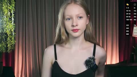 Snapshot of mia_vebes chatting on December 2025 04:02:02 PM Mia online show from December 2025 04:02:02 PM