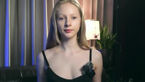 Snapshot of mia_vebes chatting on December 2025 07:10:01 PM Mia online show from December 2025 07:10:01 PM