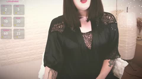 mia_wallase online show from December 2024 08:25:02 PM