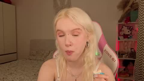 Snapshot of mia_waterlily chatting on March 2026 03:11:02 AM Mia online show from March 2026 03:11:02 AM