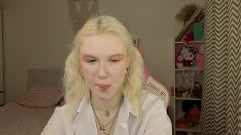 Snapshot of mia_waterlily chatting on March 2026 03:23:01 AM Mia online show from March 2026 03:23:01 AM