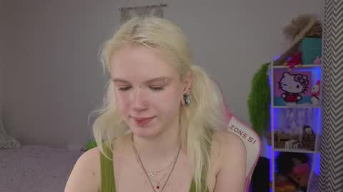 Mia online show from April 2026 03:09:02 AM