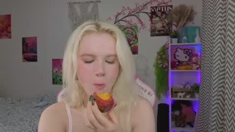 Mia online show from May 2026 03:24:02 AM