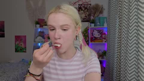 Mia online show from May 2026 03:24:01 AM