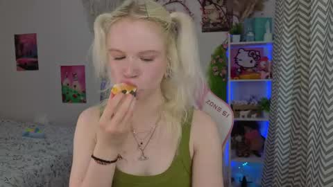 Mia online show from May 2026 03:34:01 AM