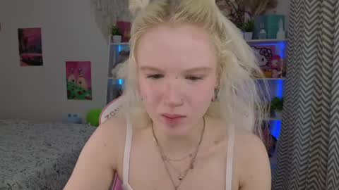 Mia online show from May 2026 03:14:02 AM