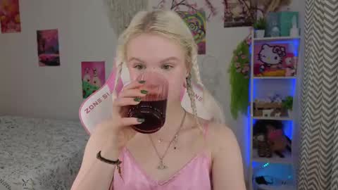 Mia online show from May 2026 03:26:01 AM