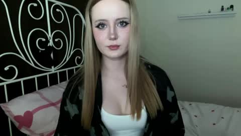 mia_wellis online show from April 2026 07:22:01 PM