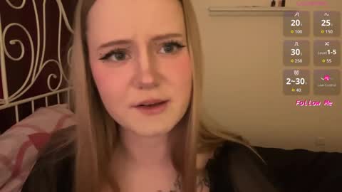 Snapshot of mia_wellis chatting on May 2026 07:37:02 AM mia_wellis online show from May 2026 07:37:02 AM